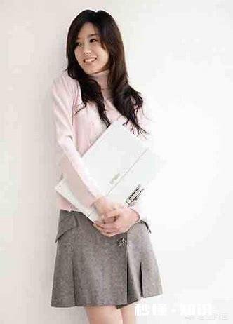 女人是要有自己的事业，还是找个条件好的男人嫁了做全职太太家里还有个弟弟需要帮助