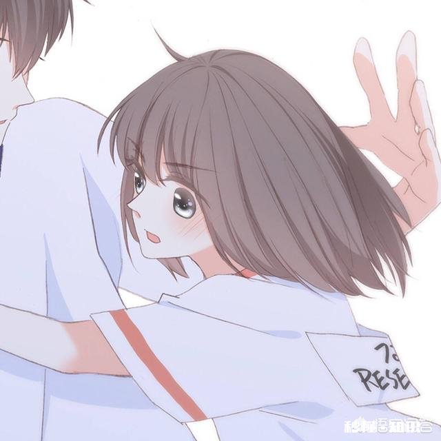 男生与女生谈恋爱时，女生应不应该和其他男生保持距离