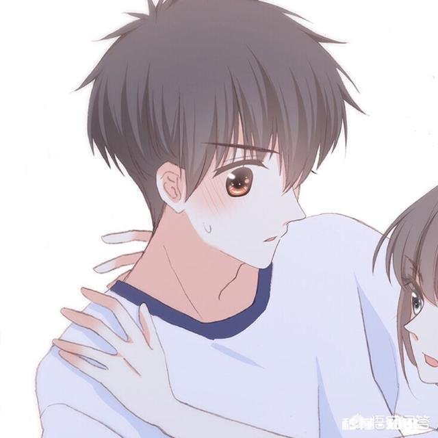 男生与女生谈恋爱时，女生应不应该和其他男生保持距离