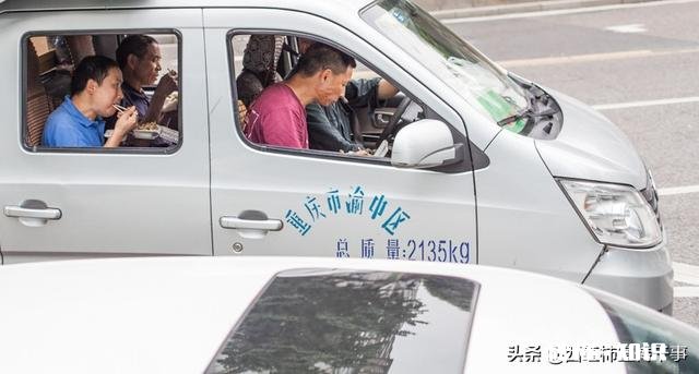 深圳：小车多次违法未处理被查，车厢之内竟“别有一番天地”, 你怎么看