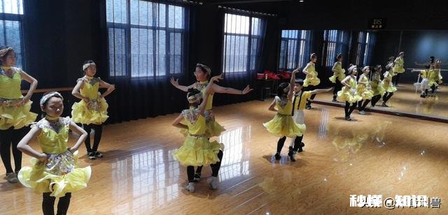 作为艺术爱好者,你认为艺术如何才能与劳动相结合