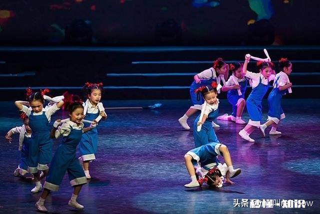 作为艺术爱好者,你认为艺术如何才能与劳动相结合