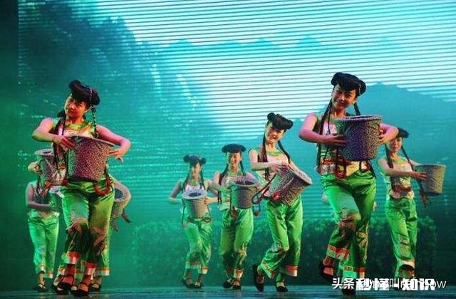 作为艺术爱好者,你认为艺术如何才能与劳动相结合