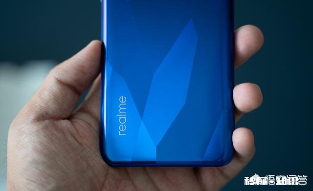 搭载高通712处理,realmeQ售价998元,值得入手吗