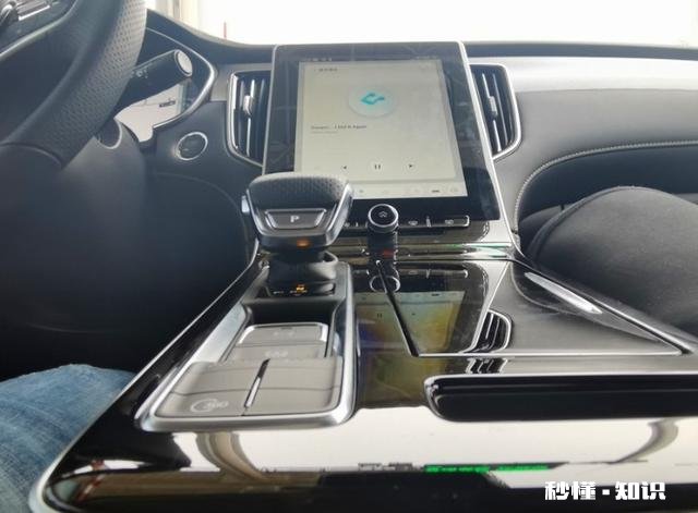 媳妇上班太远,想买高颜值12万左右轿车给她,有什么好的推荐