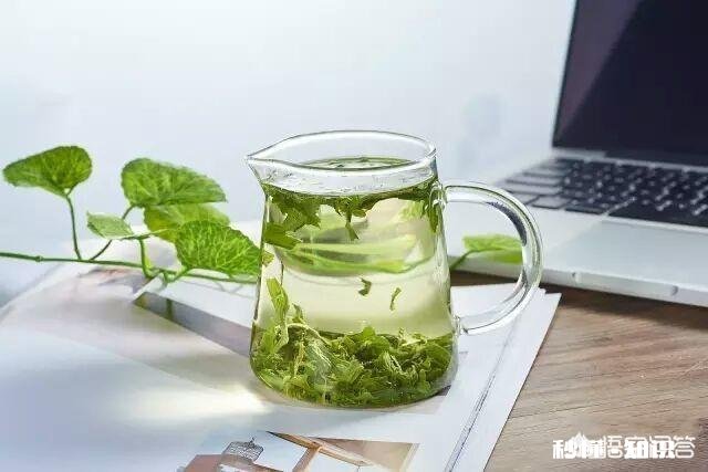 农村鱼塘里的荷叶多，它可以用来做什么