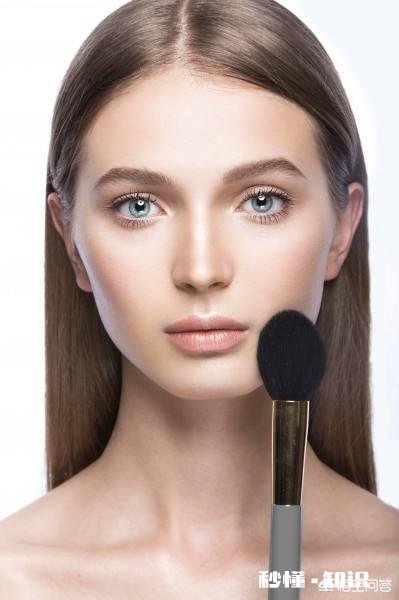 新手刚开始学化妆，应该先买眼影还是先买粉底液之类的