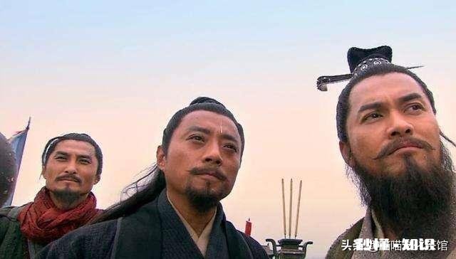 晁盖临死不直接传位，以遗言方式让报仇者当首领，出于什么考虑