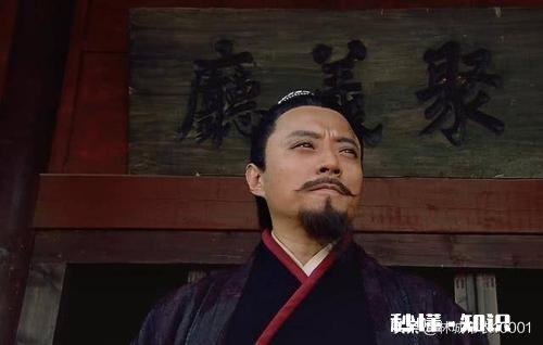 晁盖临死不直接传位，以遗言方式让报仇者当首领，出于什么考虑