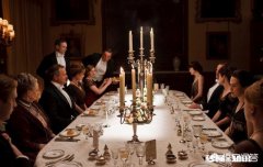 餐桌上有你喜欢吃的菜，你会不会不顾餐桌礼仪，然后开启狂吃模式你会怎么做