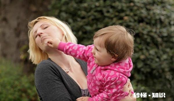 小男孩子,玩儿的太兴奋、太激动了就想伸手抓别人脸,怎么办