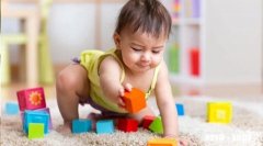 小男孩子，玩儿的太兴奋、太激动了就想伸手抓别人脸，怎么办