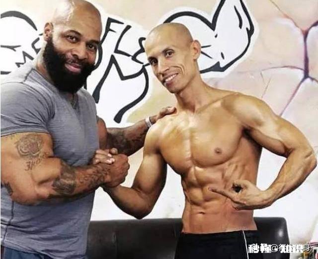 想增肌,每天健身房练一两个小时,但是之前教练说我蛋白质比较少,买增肌粉还是蛋白粉