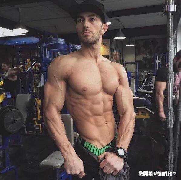 想增肌,每天健身房练一两个小时,但是之前教练说我蛋白质比较少,买增肌粉还是蛋白粉