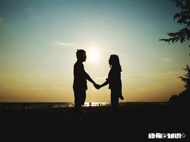 婆婆总是以看小孩儿为由随意进出我的房间,该怎么和她说