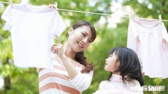 女人明知老公不爱她,甚至没有夫妻生活,男人不赚钱,她却不离婚,还赚钱养家,为啥