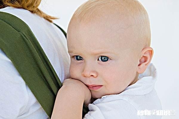 女人明知老公不爱她,甚至没有夫妻生活,男人不赚钱,她却不离婚,还赚钱养家,为啥