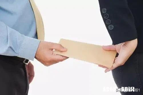 如何帮领导拒收礼物