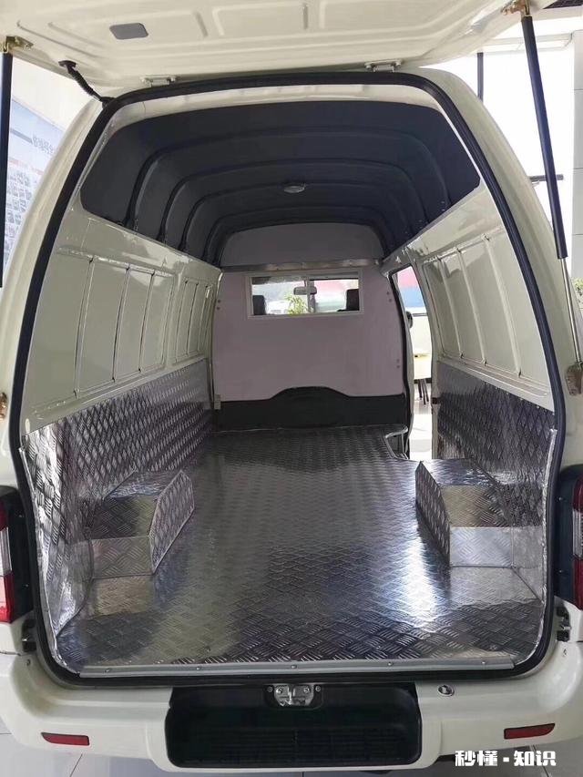 如果是装货，轻客和MPV车型选哪个