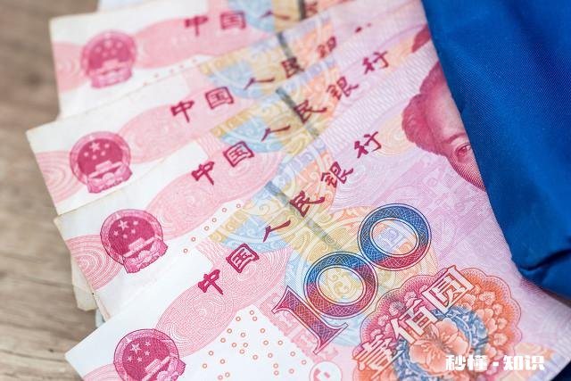 婚后男人工资拒不交家庭支出,女人求助娘家妈给钱维持,怎么办