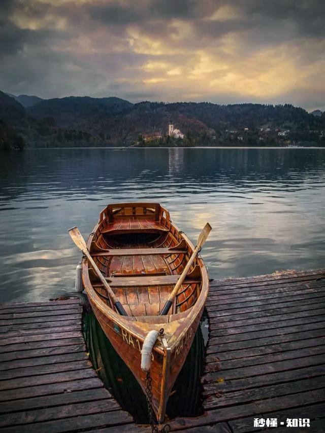 下联:野渡无人横短桡,如何对上联