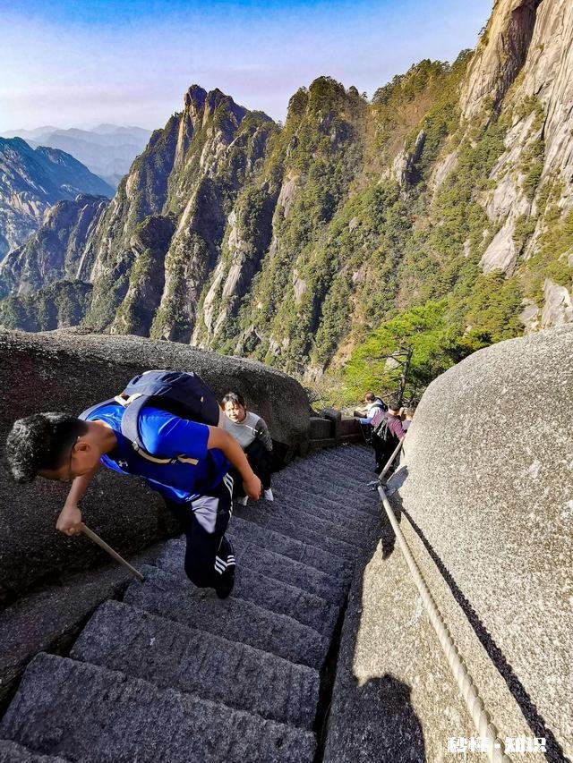 下联:野渡无人横短桡,如何对上联