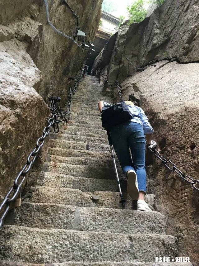 下联:野渡无人横短桡,如何对上联