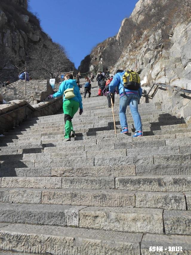 下联:野渡无人横短桡,如何对上联