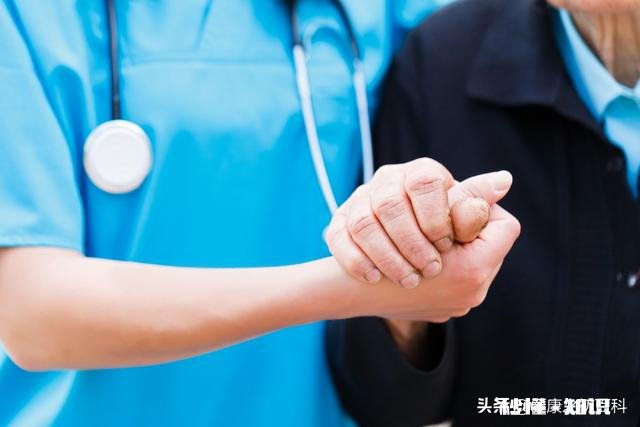 为什么越来越多的年轻人得了特发性震颤