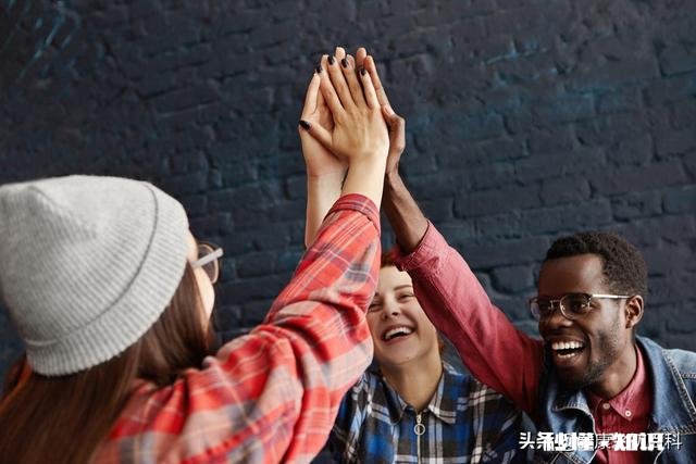 为什么越来越多的年轻人得了特发性震颤