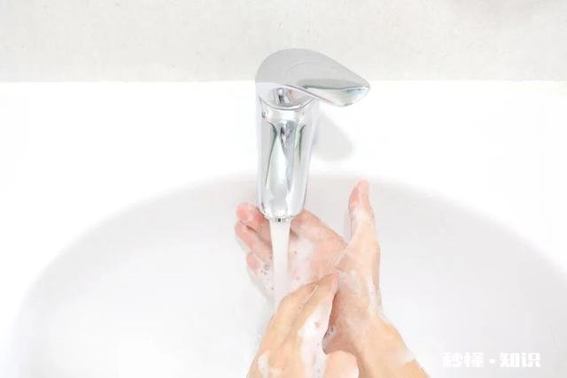 新型冠状病毒感染病人衣服上的病毒能活几天，怎么办