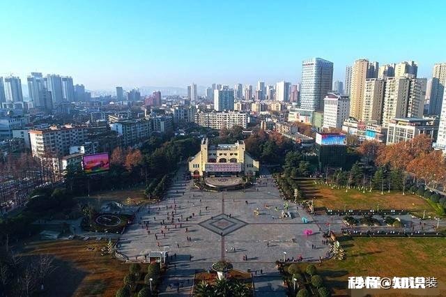 在襄阳有没有做室内装修的?贴墙布这些什么价格