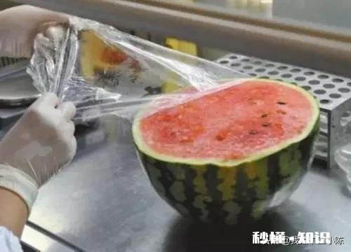 西瓜包上保鲜膜，会导致细菌越来越多吗保鲜膜还能用吗