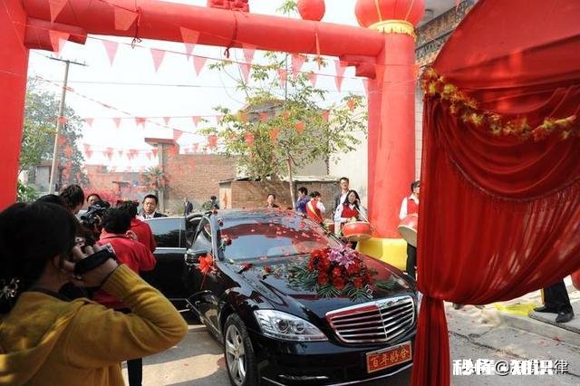 农村红白事随礼金,当下一般在三百块左右,会不会加重农民负担,你怎么看